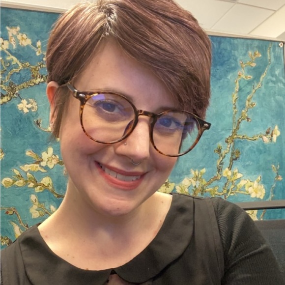 Meet Your Posher, Erin 💕 - Picture 2 of 5